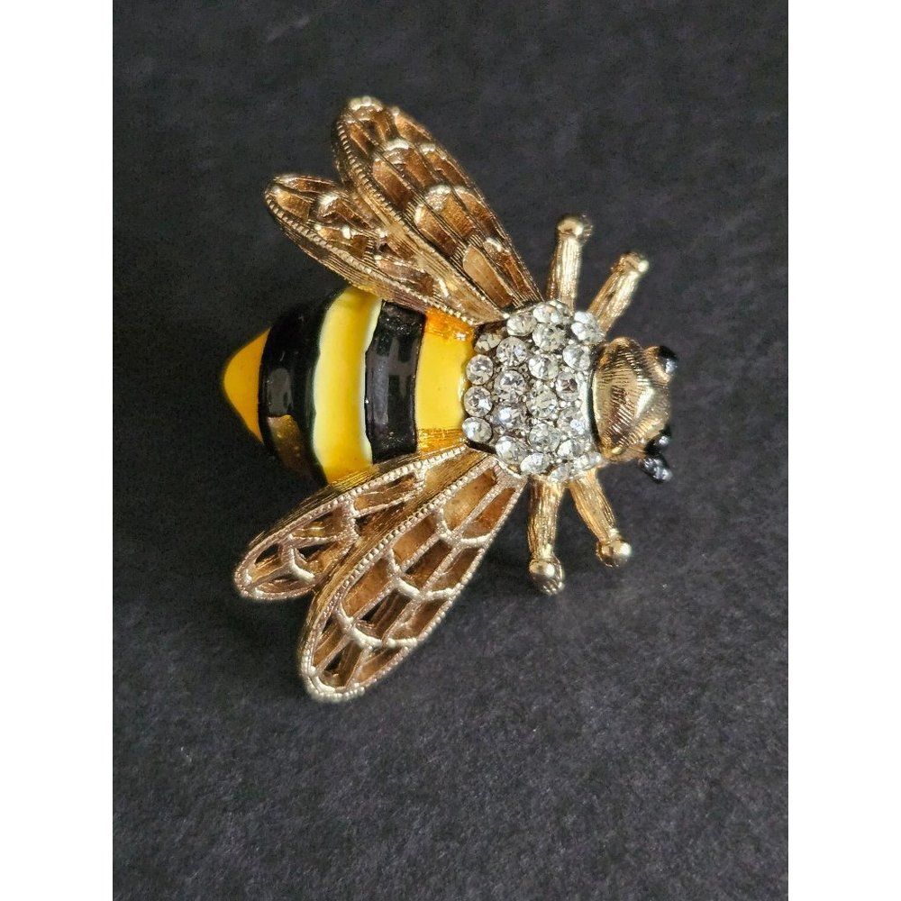 Capri gold tone vintage bee brooch
